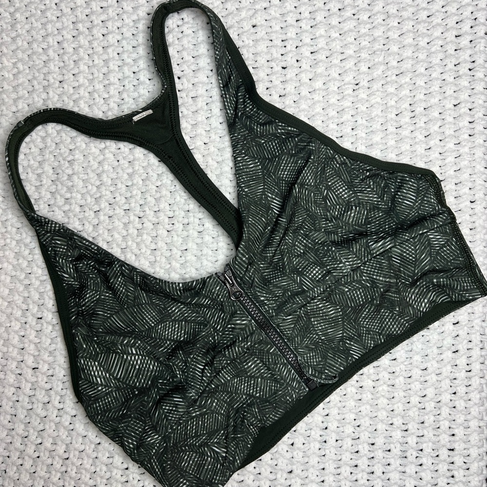 Lululemon Athletica Jungle Print Front Zip Women’s Sports Bra Size 2